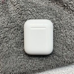 Apple Airpods (2nd generation)